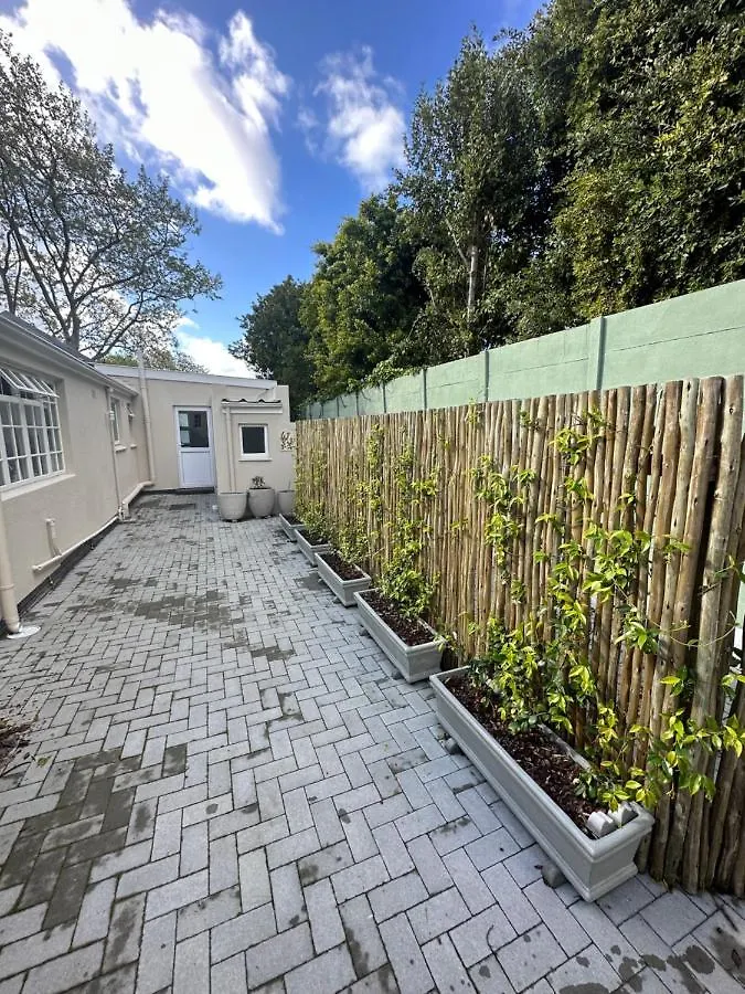 Camellia Cottage - Courtyard Room Cape Town 0*,  Güney Afrika