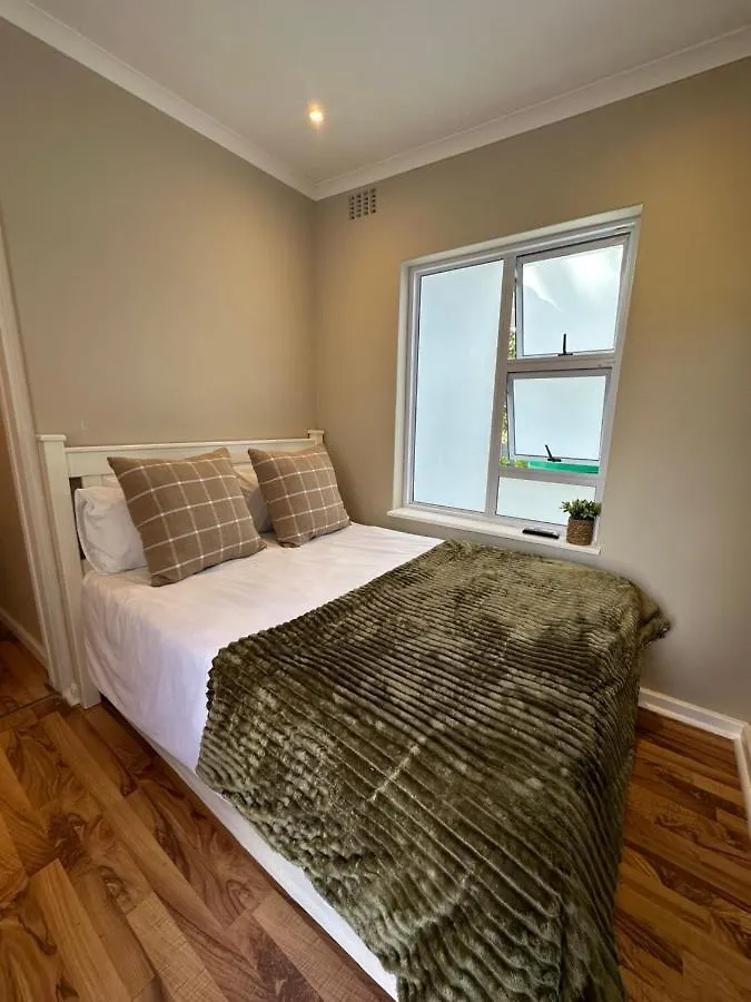 Camellia Cottage - Courtyard Room Cape Town